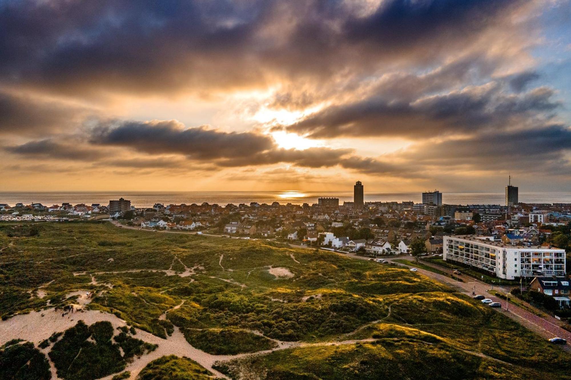 Studio Tara At The Beach With Private Parking Zandvoort Exterior foto